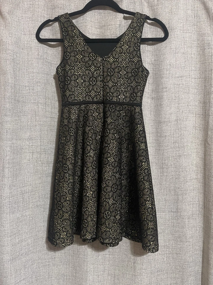 Vestido Bloome Niñas Dorado Y Negro Flores Brillo Talla 12 Foto 2 de 2
