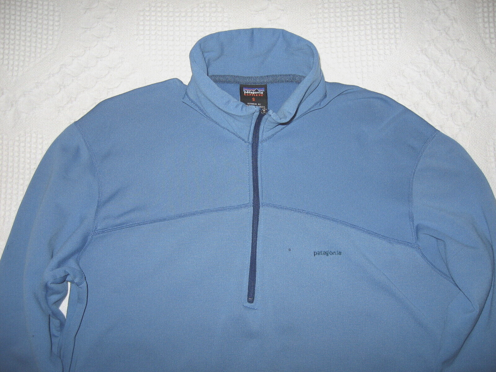 PATAGONIA CAPILENE ZIP NECK BASE LAYER MENS SZ S BLUE POLY BLEND EUC WITH DEFECT