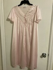 Vintage Vanity Fair Women  s Nightgown M Pink Granny core Button Front USA 1731