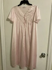 Vintage Vanity Fair Women’s Nightgown M Pink Granny core Button Front USA #1731
