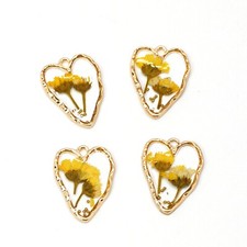 4PCS Gold Tone Real Dry Flower Resin Irregular Heart Charm Pendant Supply GBY610