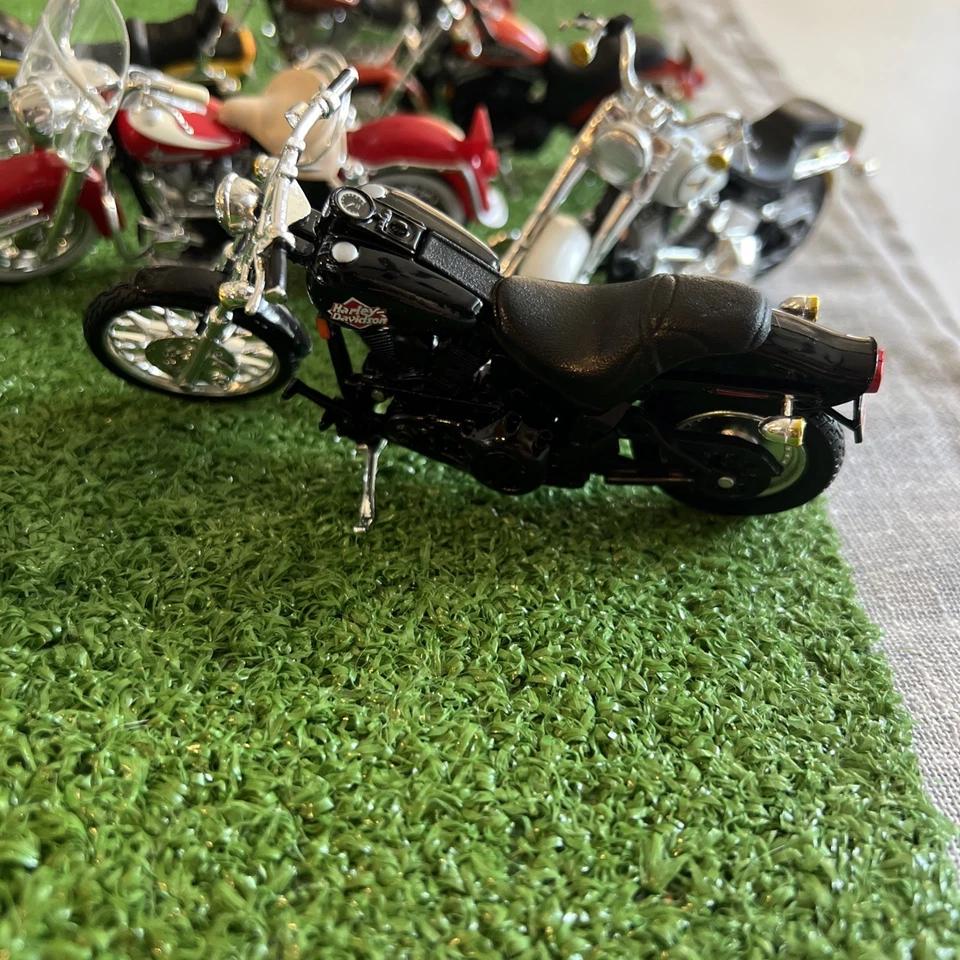 1:18 MAISTO Die Cast Metal Harley Davidson XL 1200C Sportster Lote Suelto 8 Foto 4 de 4