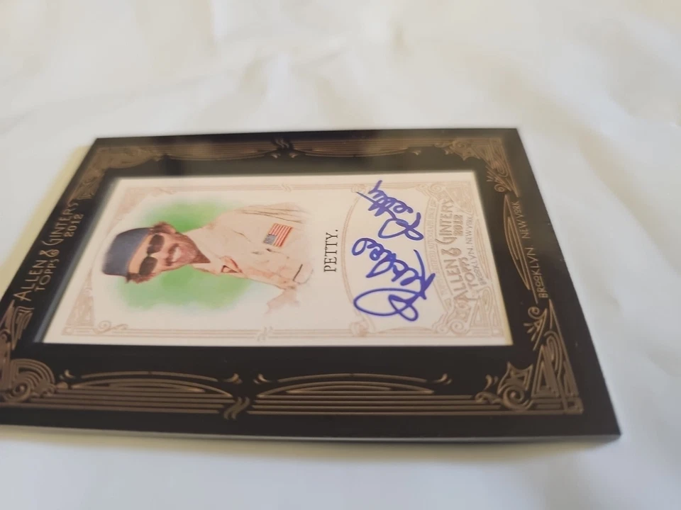 RICHARD "KING" PETTY NASCAR 2012 Topps Allen & Ginter Framed Mini on Card Auto - Image 4 of 4