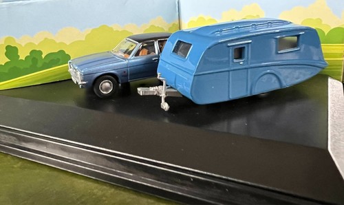 Only Fools and Horses Stan and Jean Trotter Ford Cortina & Caravan Set OO Gauge - Picture 6 of 6