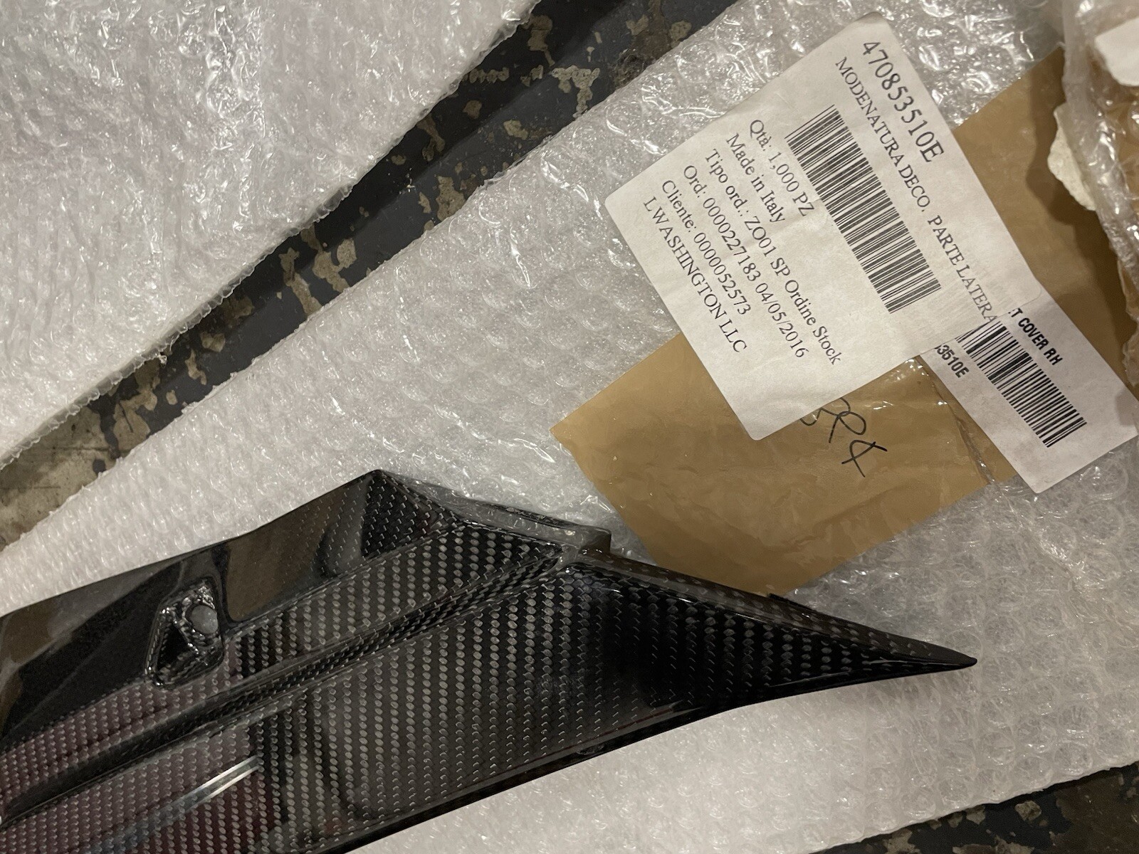 NEW LAMBORGHINI AVENTADOR CARBON FIBER HOOD EYELID SET OEM 470853510E 470853509E
