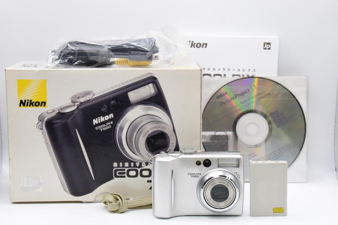 Nikon COOLPIX 7900 Silver Compact Digital Camera with