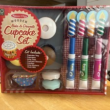 MELISSA AND DOUG Wooden Bake Decorate CUPCAKE SET New, sealed