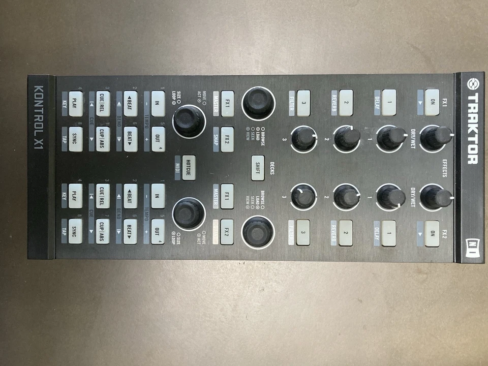 Native Instruments Traktor Kontrol X1 Dj mixer - Image 2 of 4