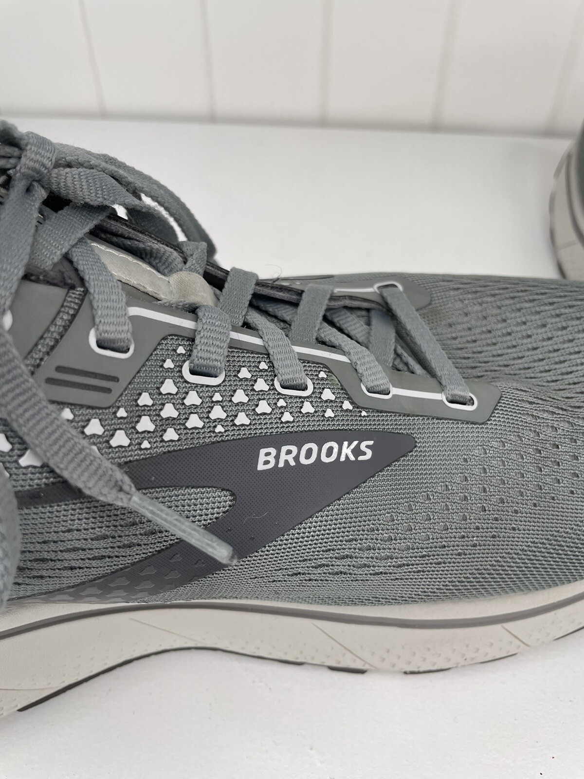 Brooks Mens Ghost 14 Running Shoes Size 14 Wide (2E) Grey Gray Silver