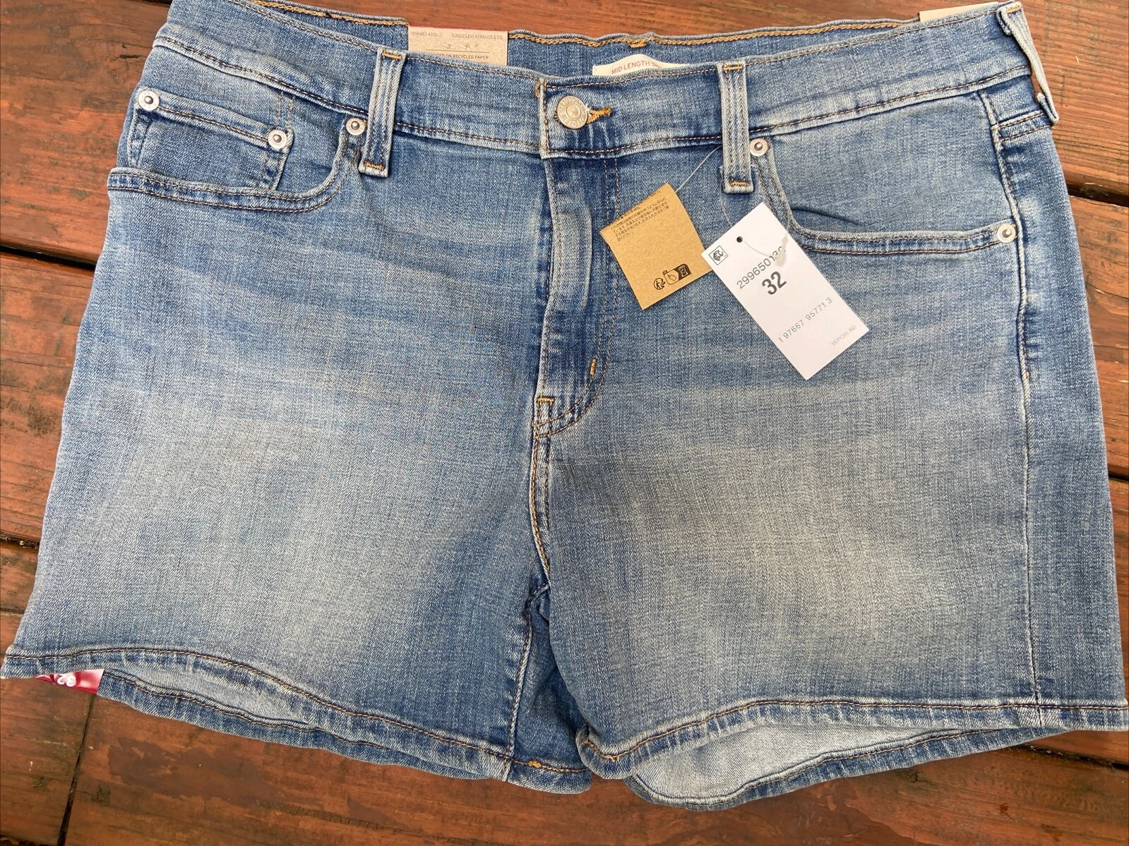 Levi's Mid-Length Mid Rise Jean Shorts Women's Size 32 NWT