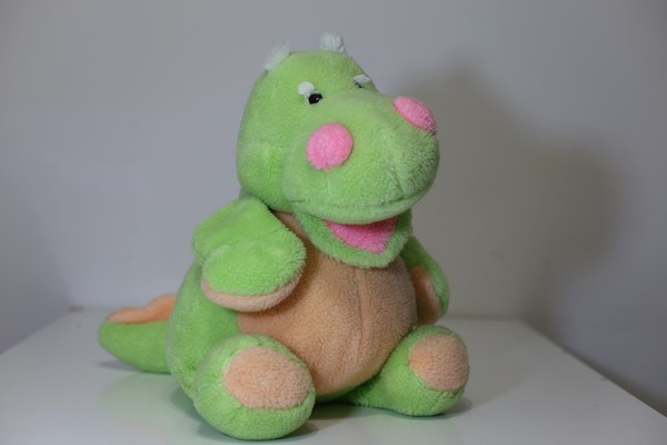 Dragón blandito de peluche