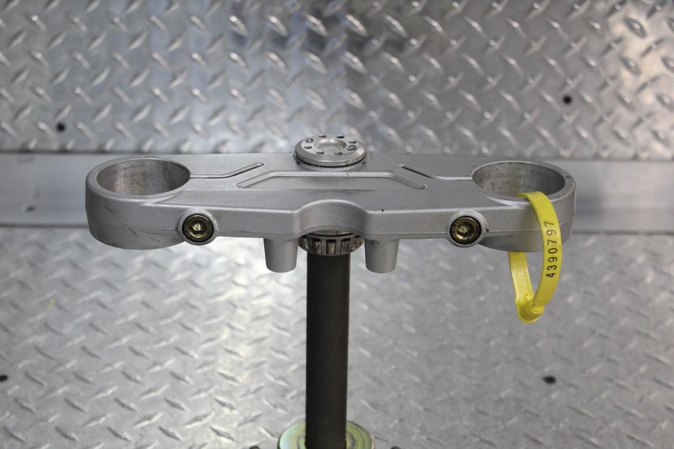 2000 DUCATI 750 SS HALF FAIRING FRONT FORKS CLAMP TRIPLE TREE STEM - Image 2 of 4