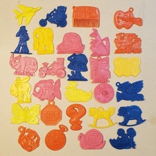 1974 Large Charms/Figures (28 diff.) VINTAGE CRACKER JACK PRIZES Z-1389