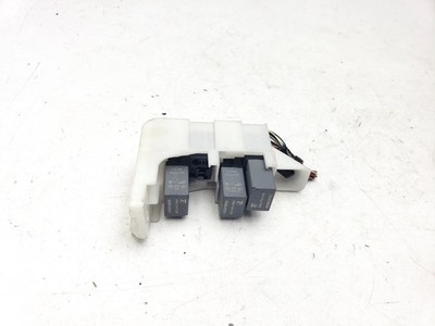 TOYOTA AVENSIS T270 1.6 DIESEL FUSE RELAYS WITH BRACKET 2017