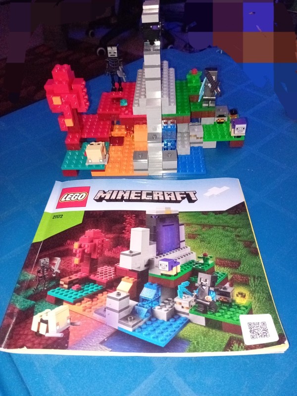 LEGO 21172 Minecraft: The Ruined Portal set with instructions & box
