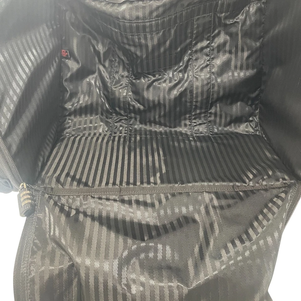 Tumi 黑色尼龙旅行行李袋带锁健身房周末实用随身包 — 第 4/4 张图片