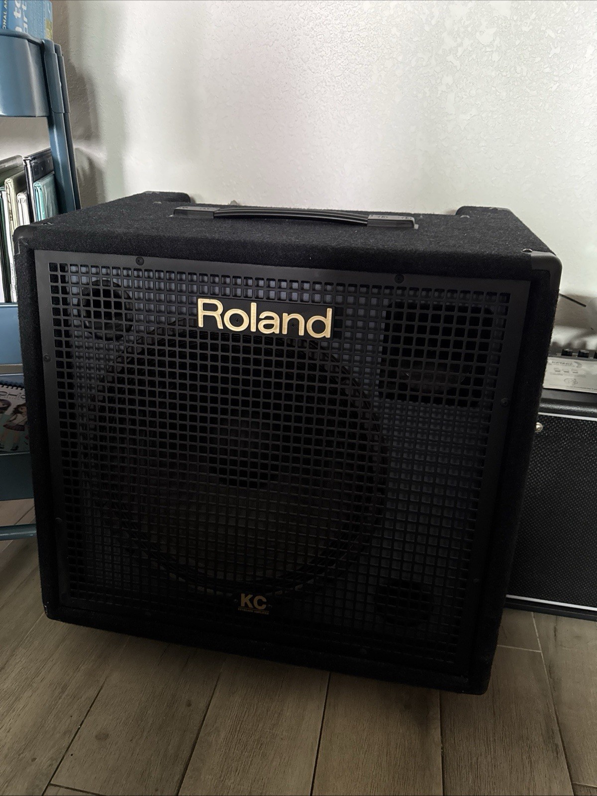 Roland KC-550 Keyboard Amp 180W Powered Mixer Amplifier