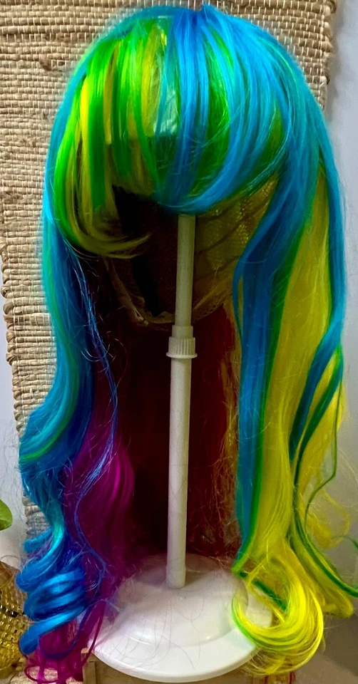 Peluca Leg Ave. Color Arco Iris Largo Fibra Sintética Disfraz Con Golpes Foto 3 de 4