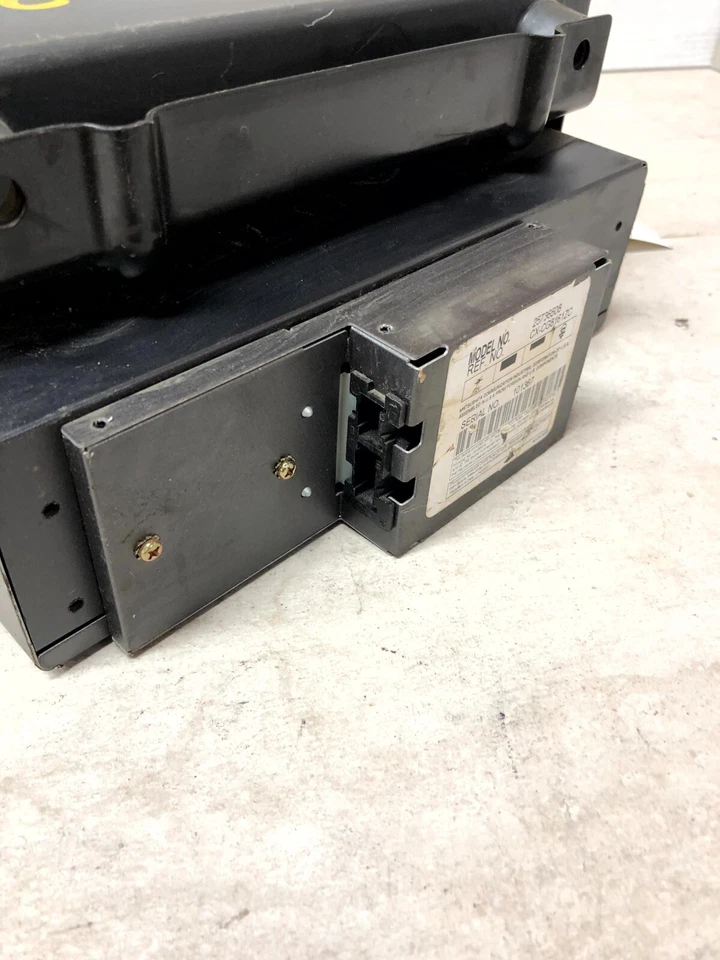 Reproductor de CD Cadillac genuino OEM montado en consola 6 discos para Cadillac Seville 2002 Foto 3 de 4