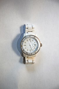 toywatch white plasteramic
