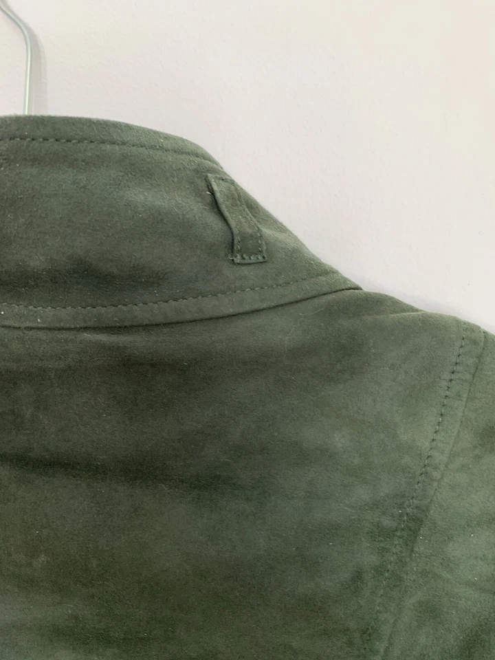 Chaqueta corta ajustada Badgely Mischka para mujer de gamuza verde oscuro, talla pequeña Foto 2 de 4