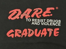 DARE vintage 1997 RESIST DRUGS AND VIOLENCE GRADUATE t shirt School ROCK BAND