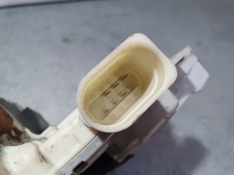 3C4839016B Rear Lock Cover for Volkswagen Passat Variant (365) 4533620