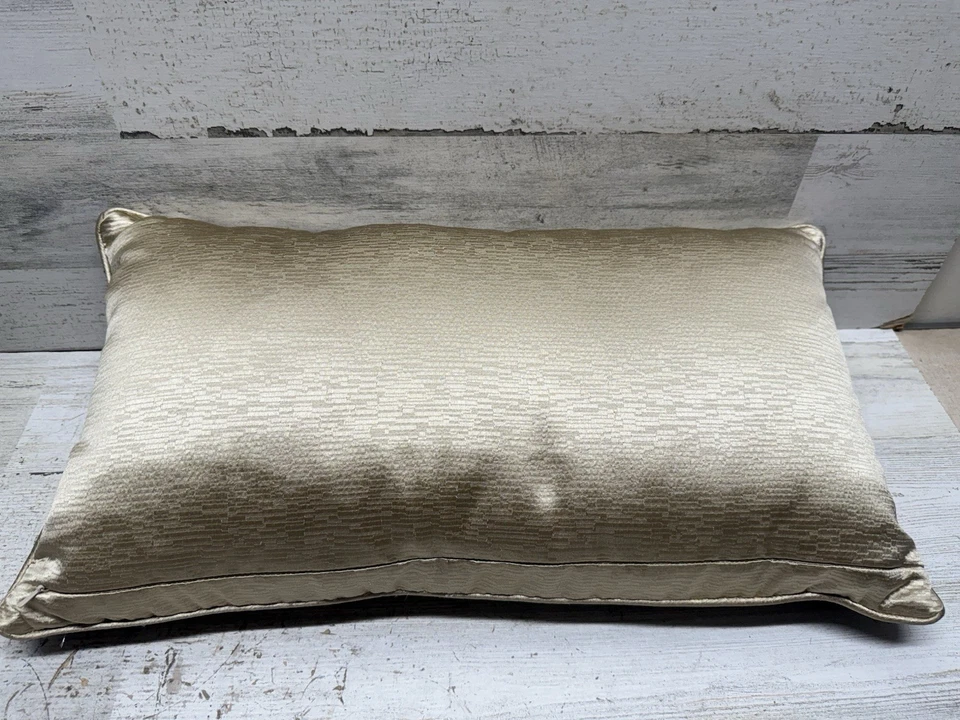 Almohada decorativa Hudson Park lineal de piedra arenisca con cuentas 12" x 22" nueva Foto 4 de 4