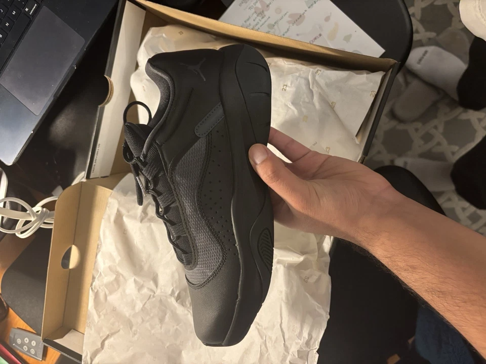 Air Jordan 11 CMFT Bajo Negro Antracita Talla 9 Foto 4 de 4