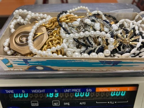 1.83 pounds  JUNK CRAFT VINTAGE MODERN COSTUME MIXED JEWELRY LOT #319