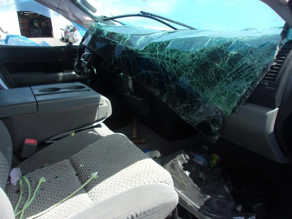 Used Transfer Case Control Module fits: 2008 Toyota Tundra Transfer Case RH dash - Image 4 of 4