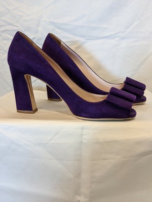 violet pumps