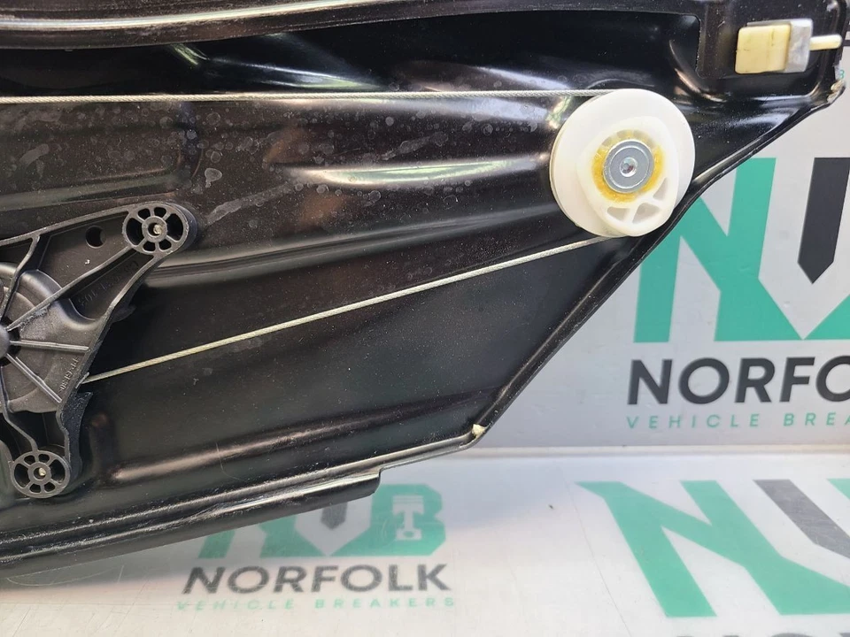 Mercedes C238 E-class Window Regulator Rear Right - Image 4 of 4