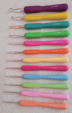 Preowned 12 Boye Ergonomic Crochet Hooks Multi Colors Sizes B to L and N