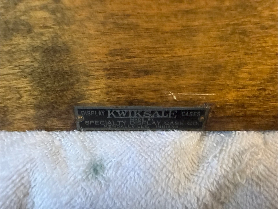 VITRINA TIENDA KWIKSALE VINTAGE, MADERA Y VIDRIO, 25” X 11,5” Y 4,5”-5,25” DE ALTO Foto 3 de 4