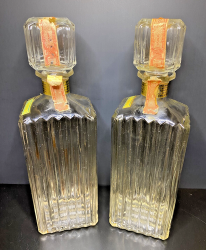 2 Vintage Four Roses Whiskey Decanters Glass Bottles w/ Stoppers & Labels Empty - Picture 4 of 13