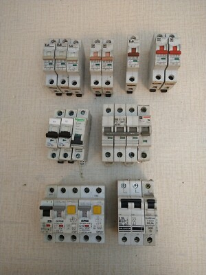 Mixed Lot of 18 Breakers F & G Cutler Hammer Schneider Eaton Sursum Clipsal 