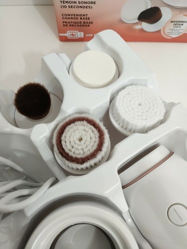 Revlon Illuminating Facial Brush Kit - Picture 12 of 12
