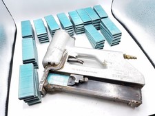 SENCO SENCO MODEL MI / M1 HEAVY DUTY CROWN STAPLE NAIL GUN, 8,295 STAPLES 1 1/2"