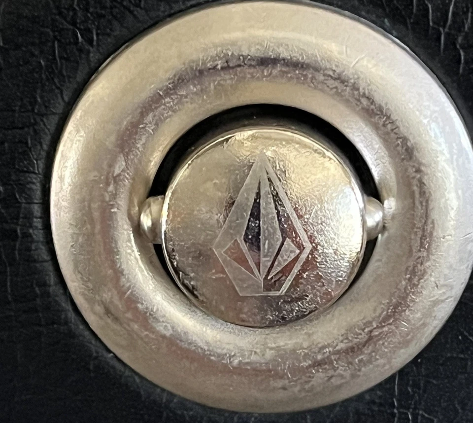 RARO! Cartera Volcom "Piece of Cake" blanca y negra de colección principios de 2000 ¡USADA EN EXCELENTE ESTADO! Foto 3 de 4