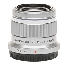 Olympus M.ZUIKO DIGITAL 45mm/1,8 (silber) Objektiv