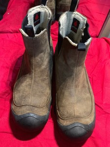 keen insulated hiking boots