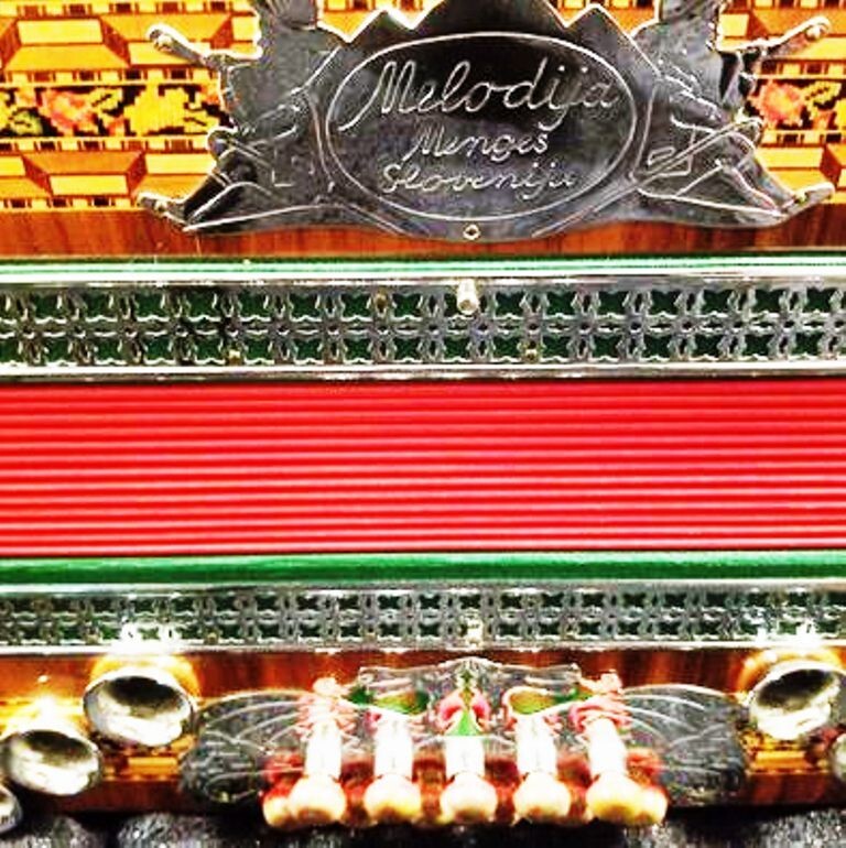 Button Box Accordion Melodija Menges Slovenija III-II 3-Row