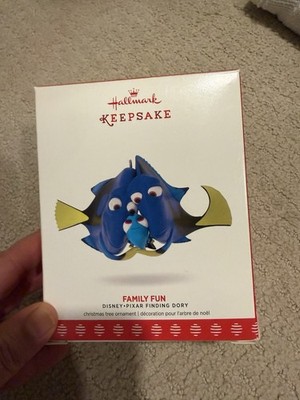 HALLMARK 2017 FAMILY FUN DISNEY PIXAR FINDING DORY ORNAMENT