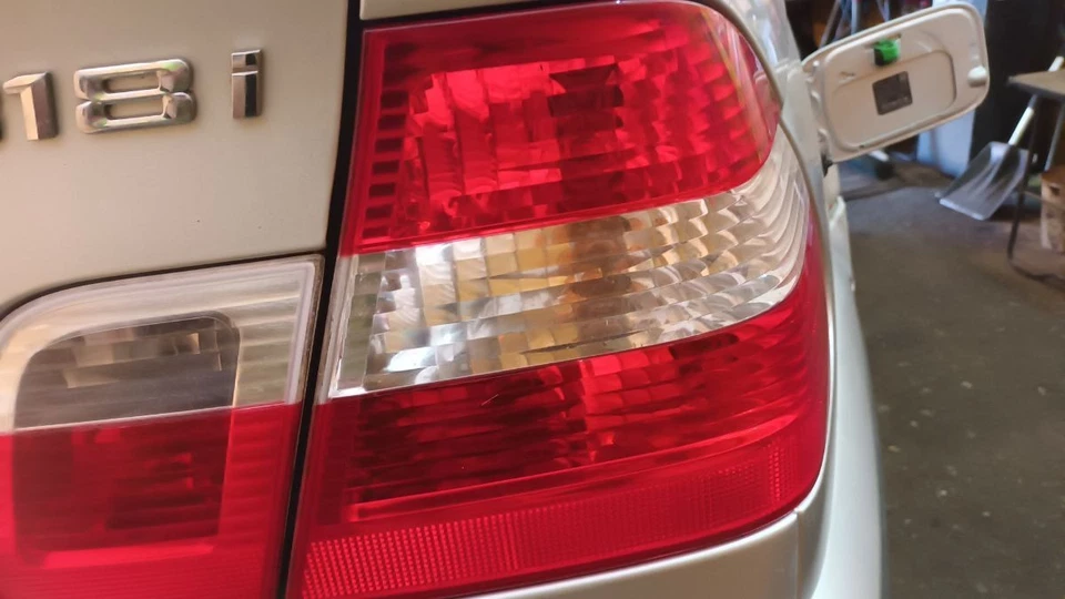 LUZ TRASERA DERECHA BMW 318I SE 63216946536 Foto 2 de 4