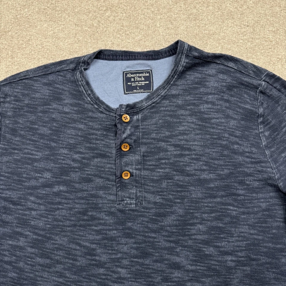 Camisa De Colección Y2K Abercrombie & Fitch Henley Hombres Talla L Azul Manga Larga Botón Camiseta Foto 3 de 4
