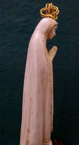 O. DAME FATIMA AUF HOLMOAK alte KREIDEGESCHIRR STATUE AUF HOLZ & SILBERSOCKEL 230mm - Bild 12 von 22