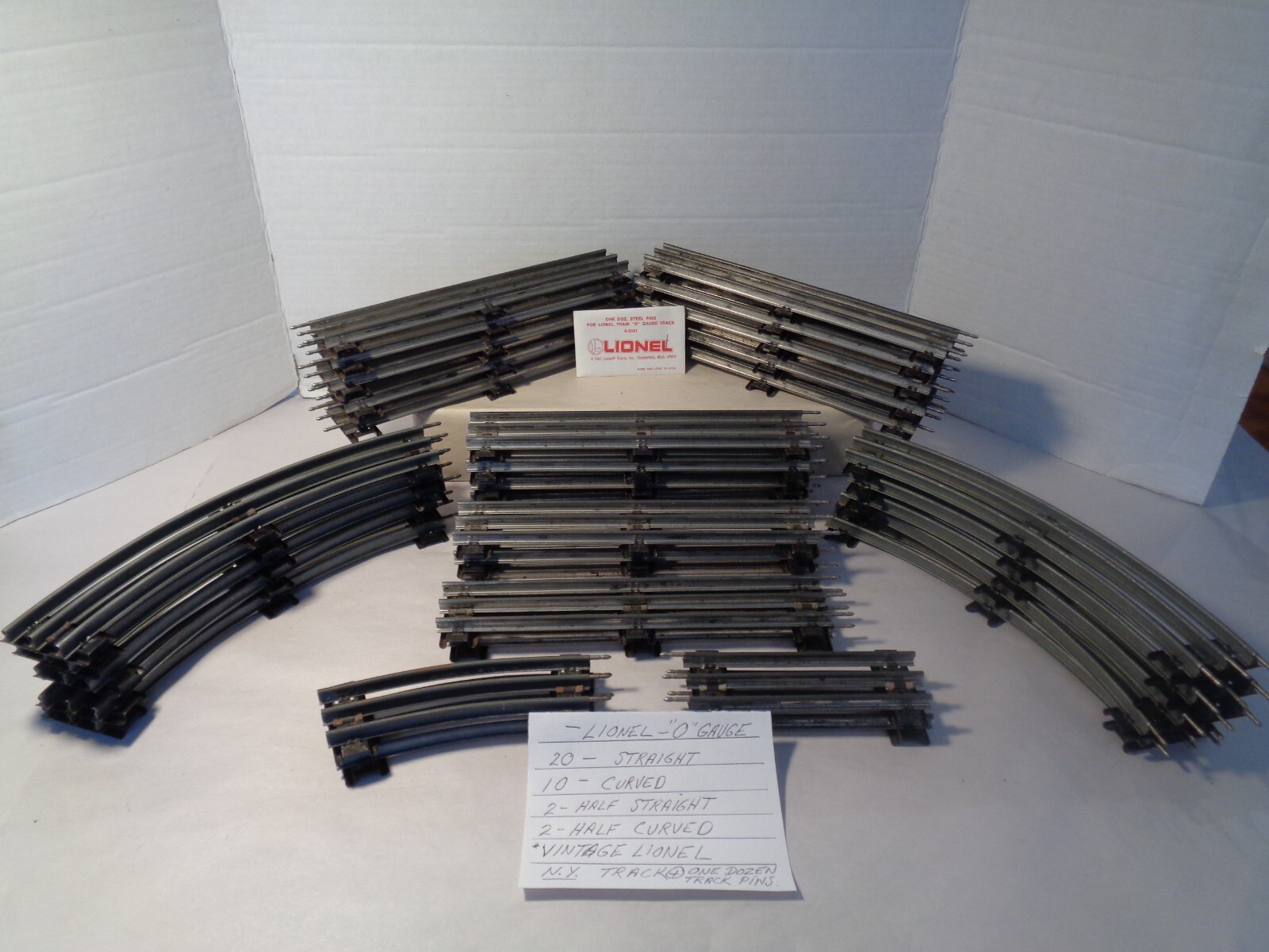 LIONEL N.Y. POSTWAR O GAUGE TRAIN TRACK,PINS,CTC LOCKONS. 34 SECTIONS