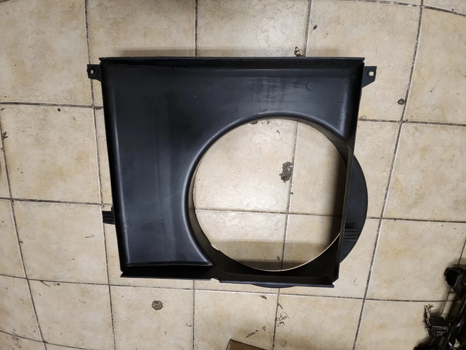 1998-1999-2000-2001 MERCEDES ML320 ML430 W163 COOLING FAN SHROUD A1635050655 - Image 2 of 3