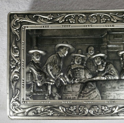 Syndics by Rembrandt NV Tin Box Biscuitfabriek Victoria Dordrecht Holland VTG - Picture 6 of 12